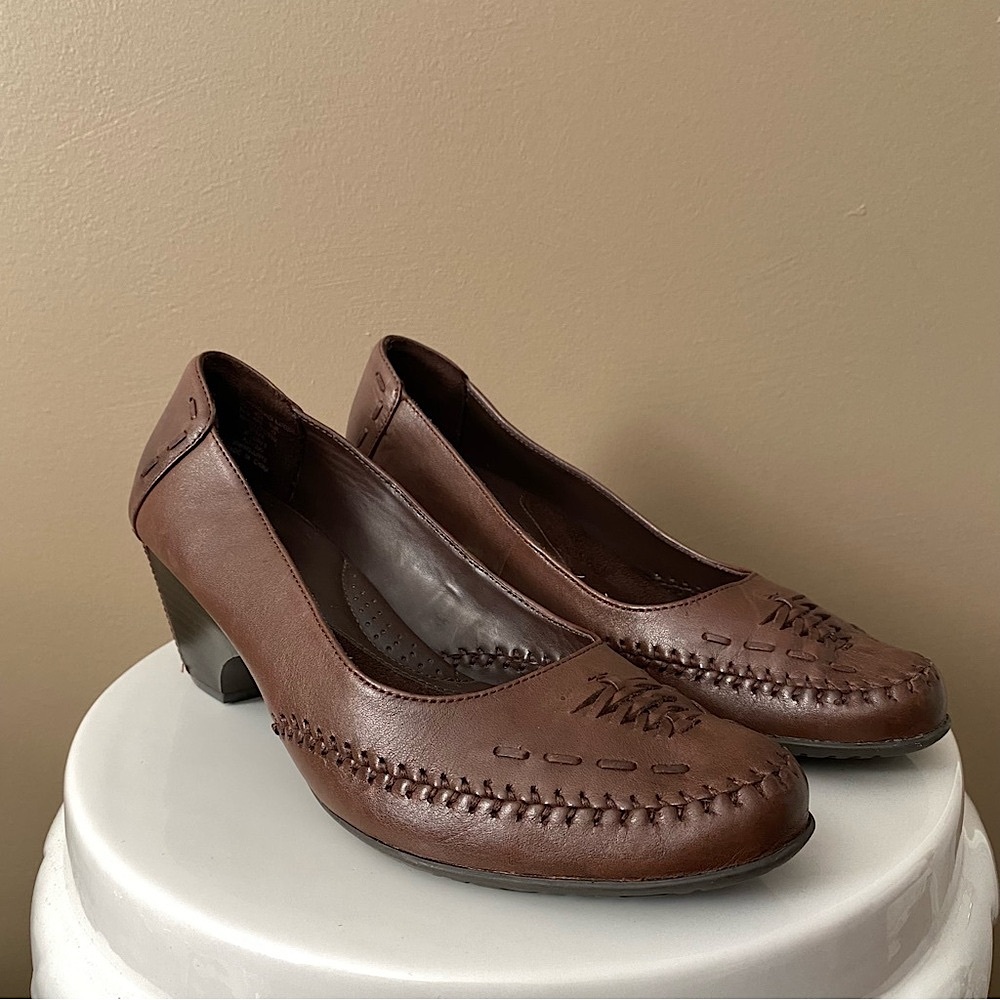 I LOVE COMFORT LEATHER ALMOND TOE SLIP ON PUMPS MID HEIGHT HEELS Brown 9.5